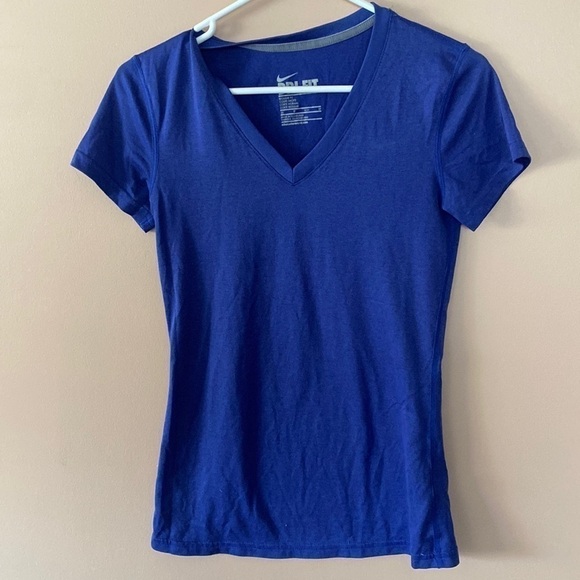 Nike Dri Fit tee - Picture 1 of 5